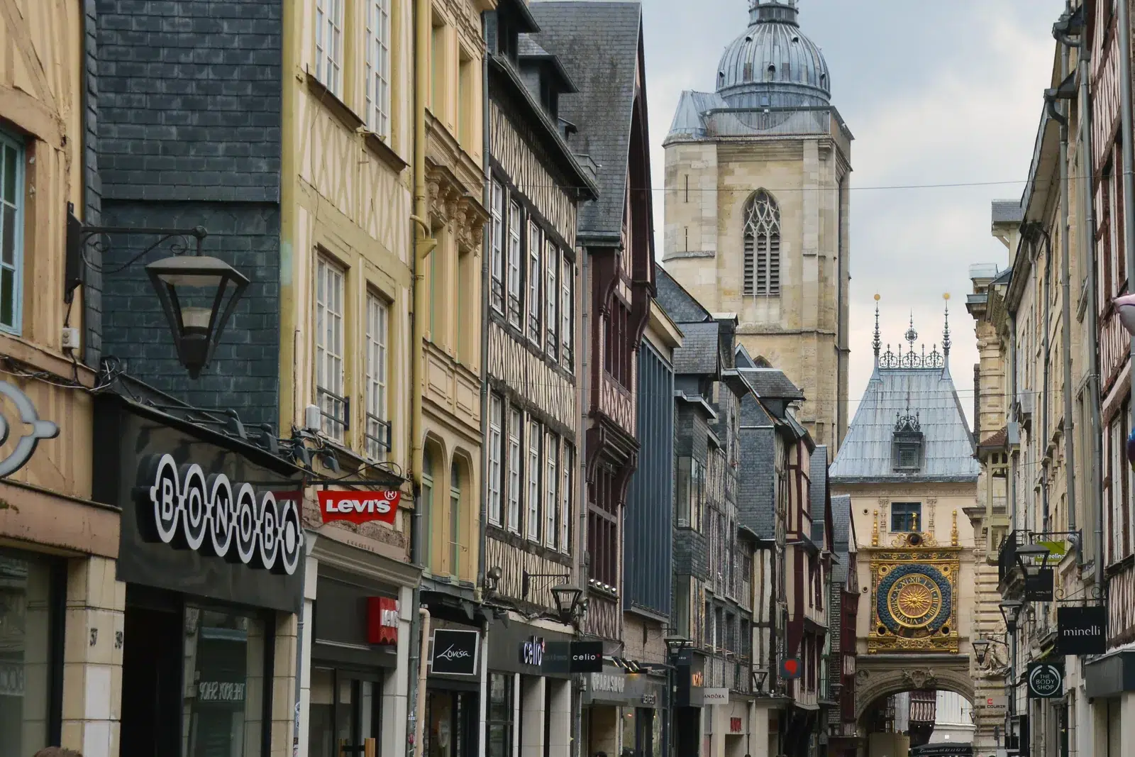 Rue du Gros-Horloge à Rouen, ville du CFA Praxia